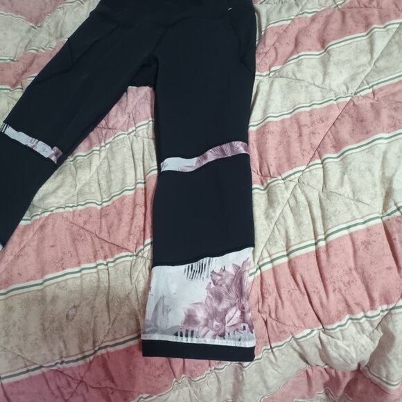 Calia Carrie Underwood medium Capri floral leggings black with pockets - Picture 3 of 6